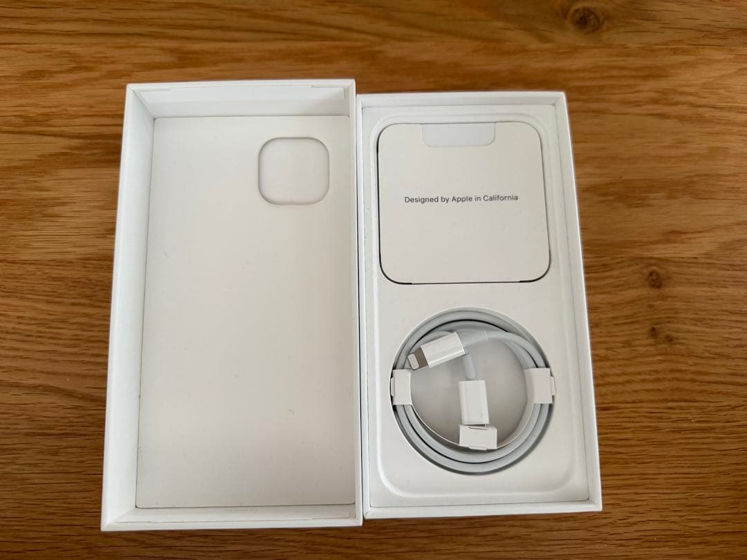 iPhone13 ブルー バッテリー交換済み付属品完備美品・バッテリー100％