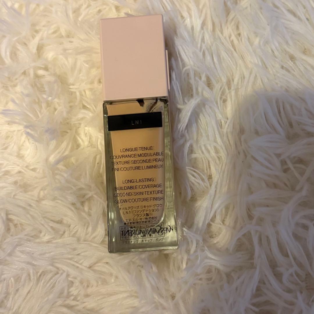 YSL beauty オールアワーズリキッドグロウ ファンデーション　LN1