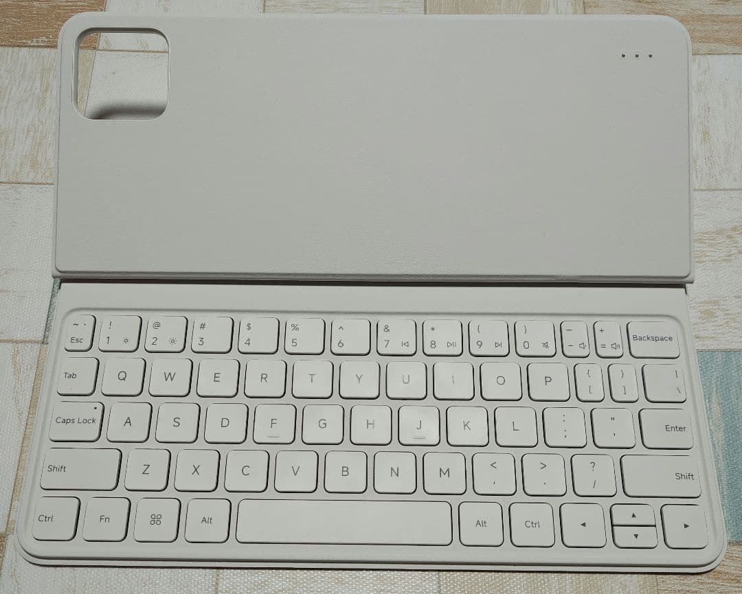 美品　Xiaomi Pad 7 と純正キーボード付き