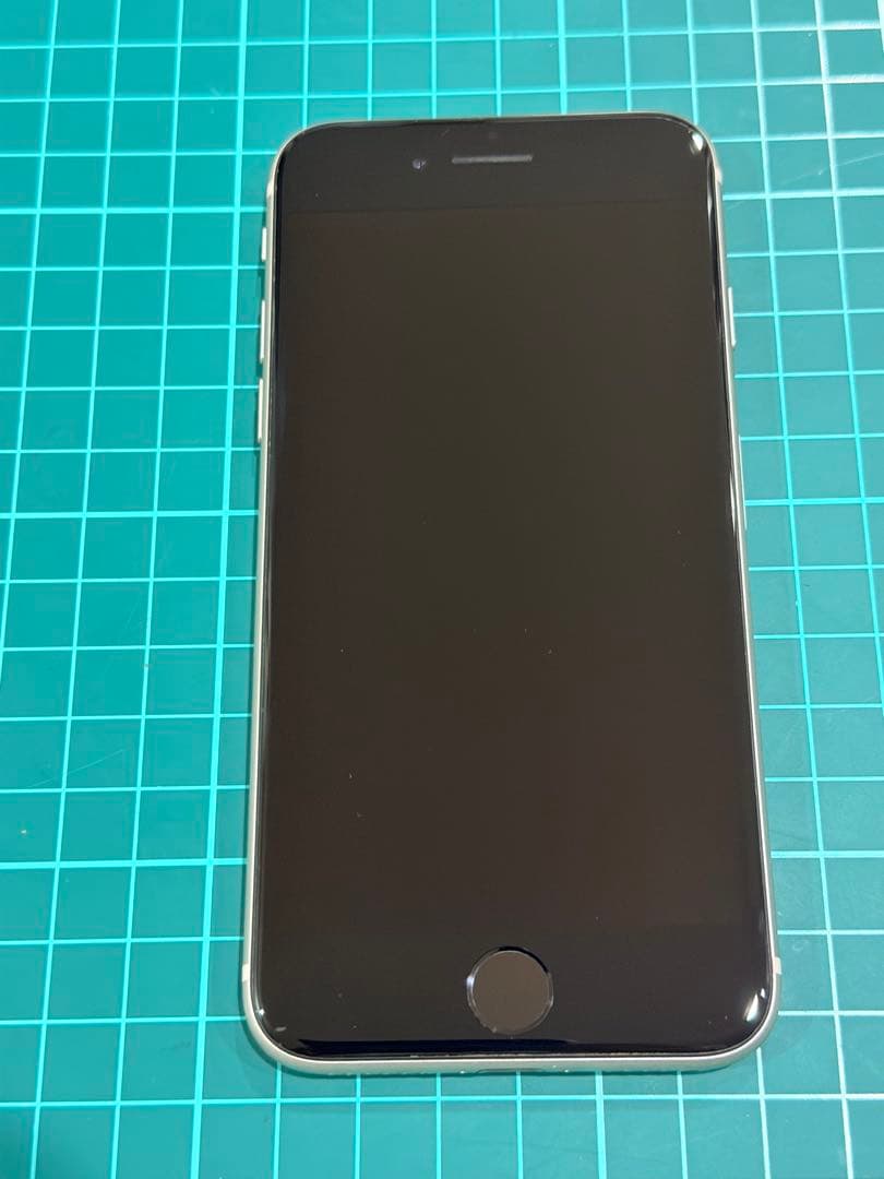 iPhoneSE 第３世代　スターライト　SIMロック解除済　付属品あり