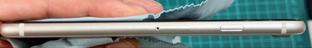 iPhoneSE 第３世代　スターライト　SIMロック解除済　付属品あり