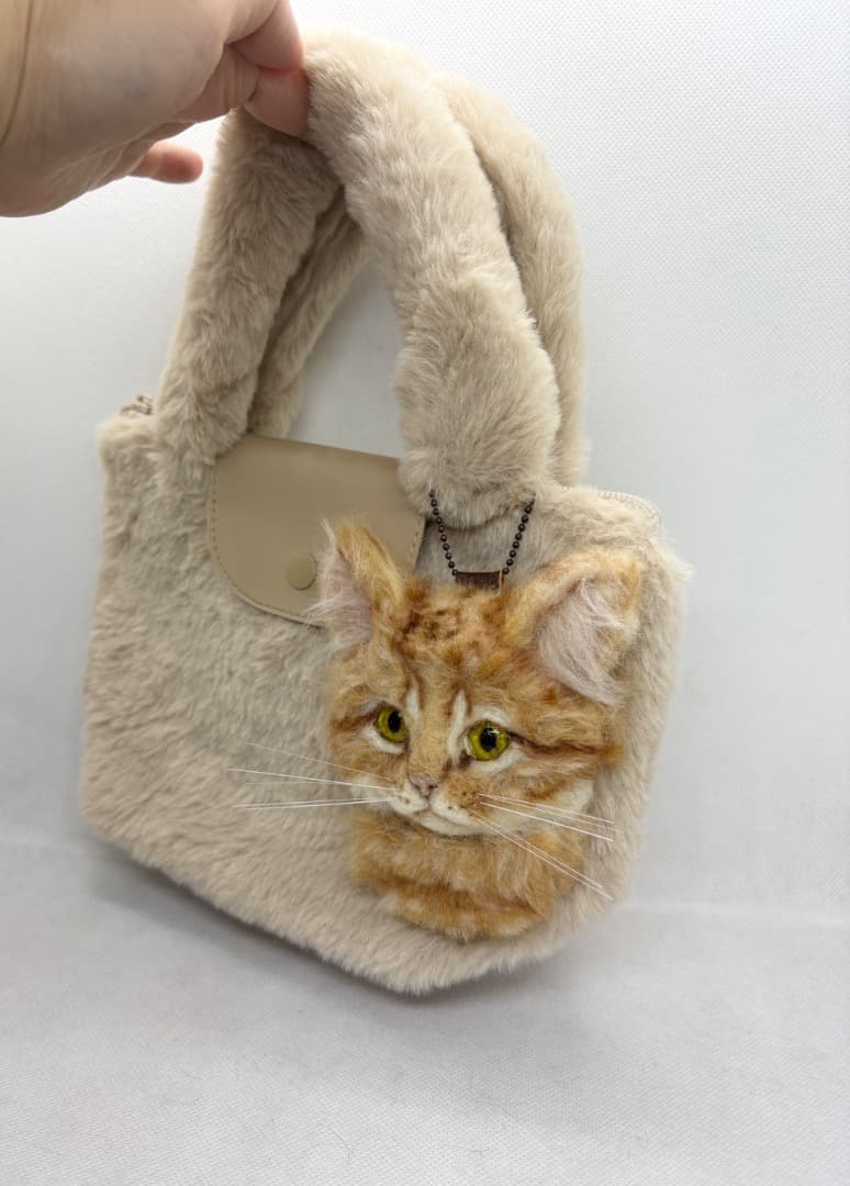 A猫　羊毛フェルト茶トラ猫キーホルダーandフェイクファーバッグ