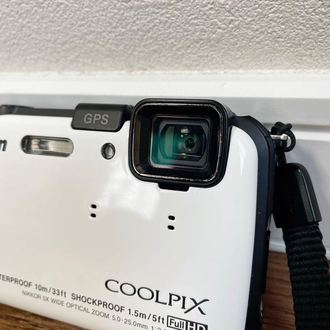 Nikon COOLPIX AW100 防水カメラ フルHD 充電器付　付属品有