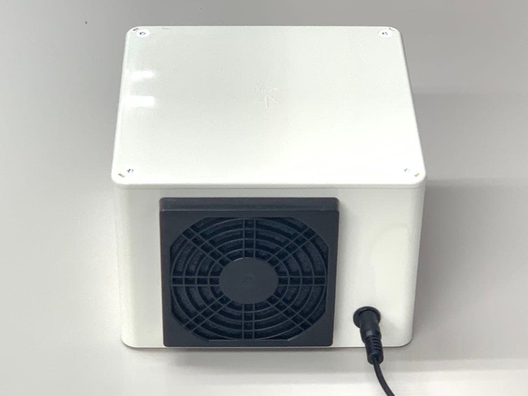 ア*マ様 コロスケ 紫外線 光触媒 空気清浄機 KOROSUKE 白 UV 抗菌