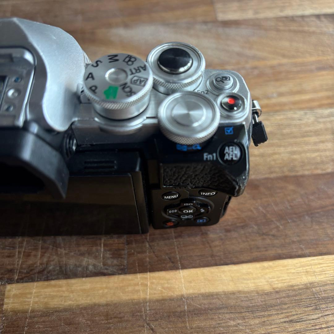 olympus om-d e-m10 mark iii 単焦点　ズームレンズ