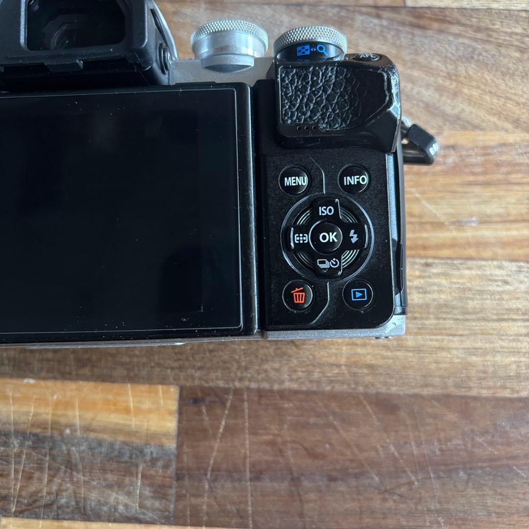 olympus om-d e-m10 mark iii 単焦点　ズームレンズ