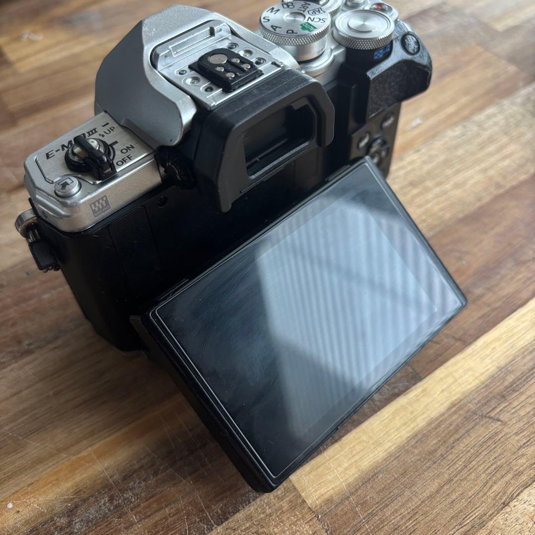 olympus om-d e-m10 mark iii 単焦点　ズームレンズ