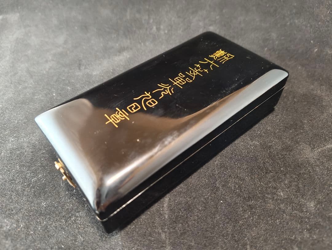 勲六等単光旭日章 約37.0g 純銀 箱あり 勲章 銀製