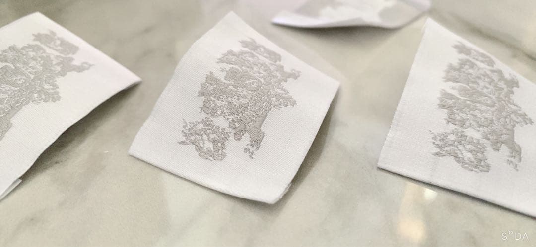 シルバー　化粧品クリーム　ボトル　小　新品未使用品の空ケース⚜️✨✨✨