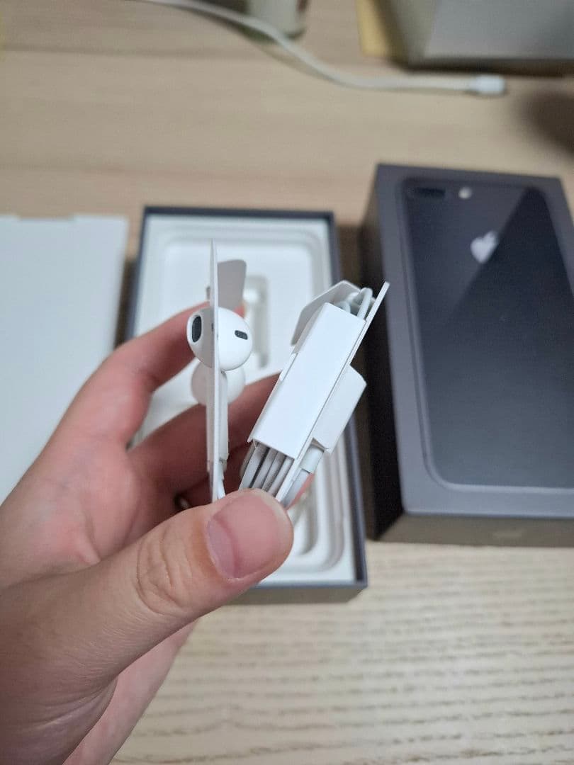 スマートフォン本体 iphone8 plus 64GB 83%