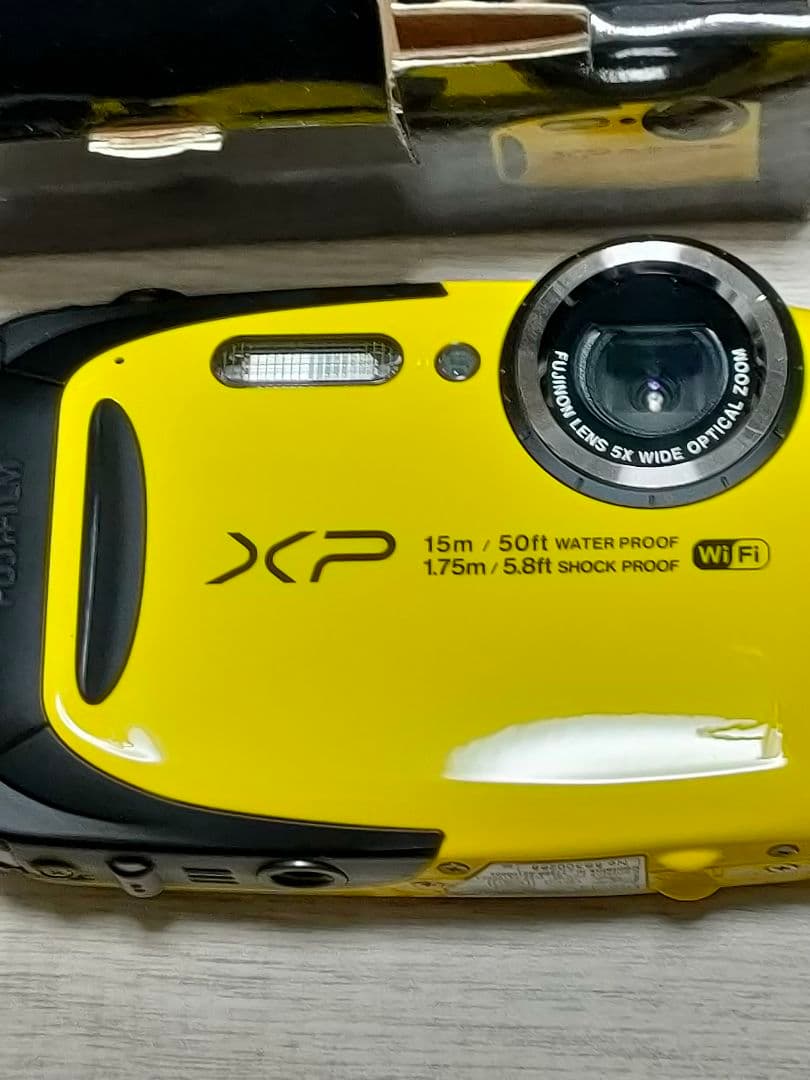 美品　FUJIFILM FINEPIX XP80 防水カメラ