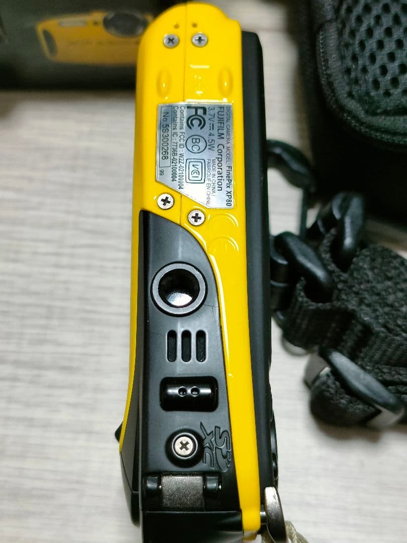美品　FUJIFILM FINEPIX XP80 防水カメラ