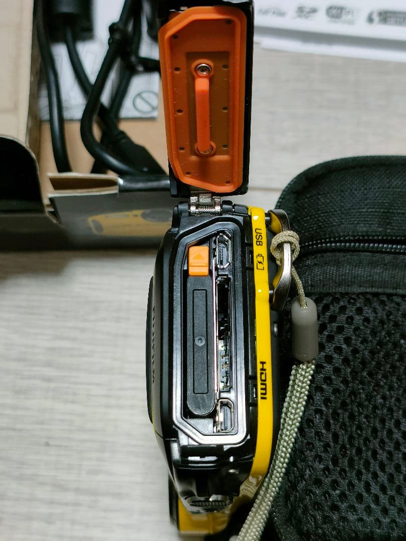 美品　FUJIFILM FINEPIX XP80 防水カメラ