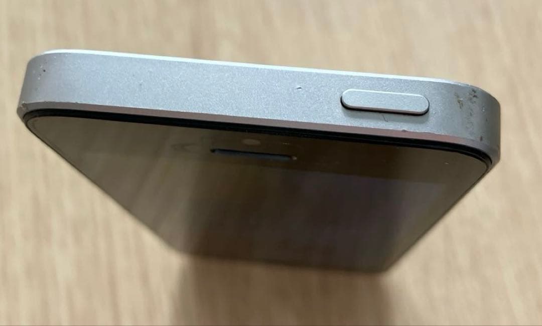 Apple iPhone SE スペースグレー 本体　第一世代　中古品　64GB