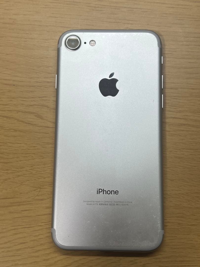 iPhone 7 128GB シルバー