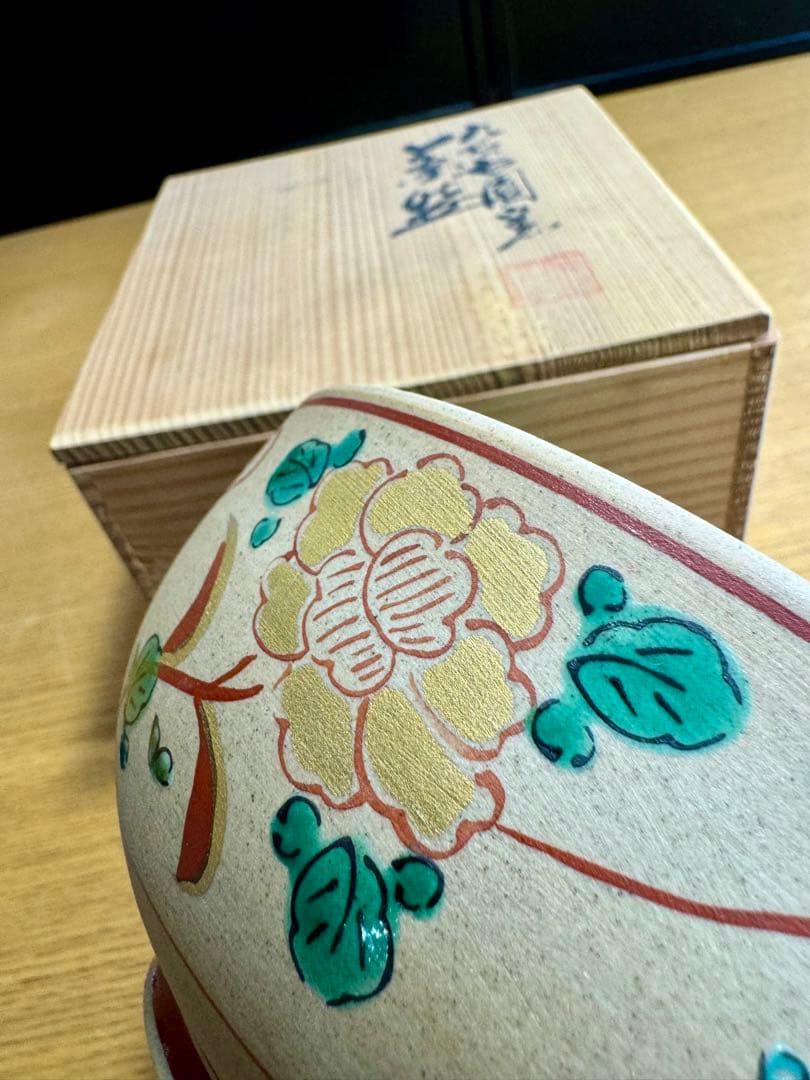 679九谷焼　九谷右園　金彩赤絵　茶碗　茶盌　共箱　栞