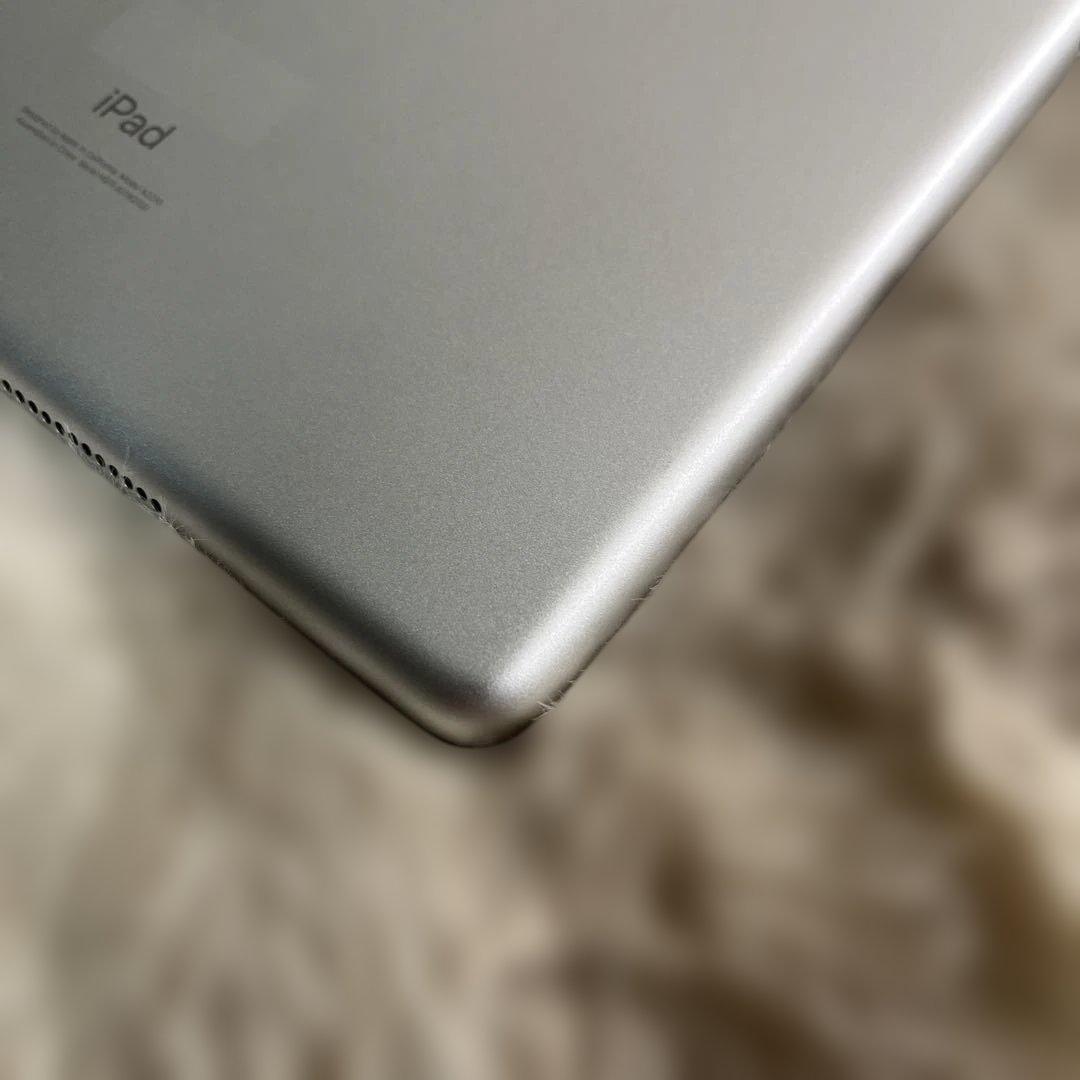 Apple iPad (第８世代) Wi-Fi 32GB シルバー中古