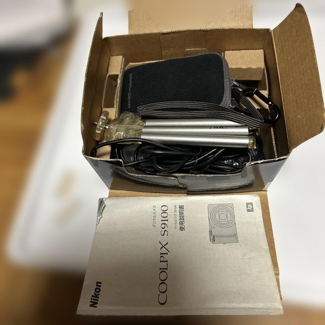 Nikon COOLPIX S9100は、コンパクトデジタルカメラです。