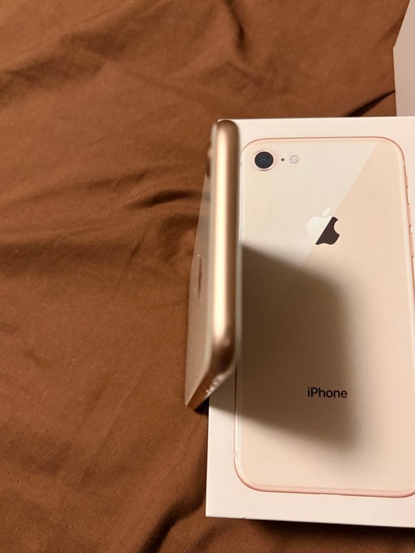 S*様 iPhone8 Gold 64GB SIMフリーバッテリー85% 純正ケ