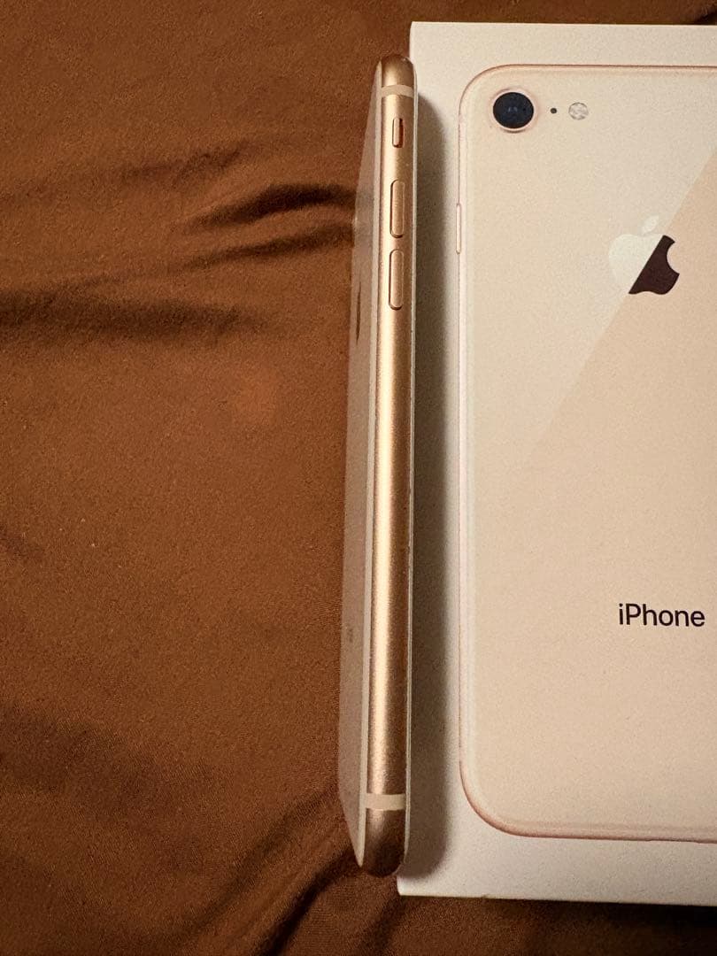 S*様 iPhone8 Gold 64GB SIMフリーバッテリー85% 純正ケ