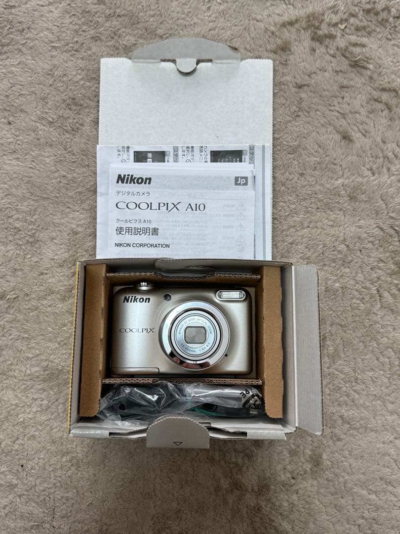 【人気機種・美品】Nikon COOLPIX A10 デジタルカメラ 単三電池