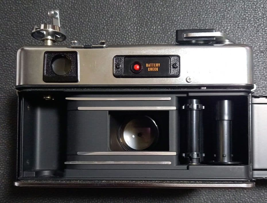 YASHICA ファインダーカメラ ELECTRO 35 カバー付き