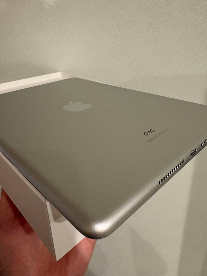 iPad 第8世代 wifiモデル128GB おまけ多数