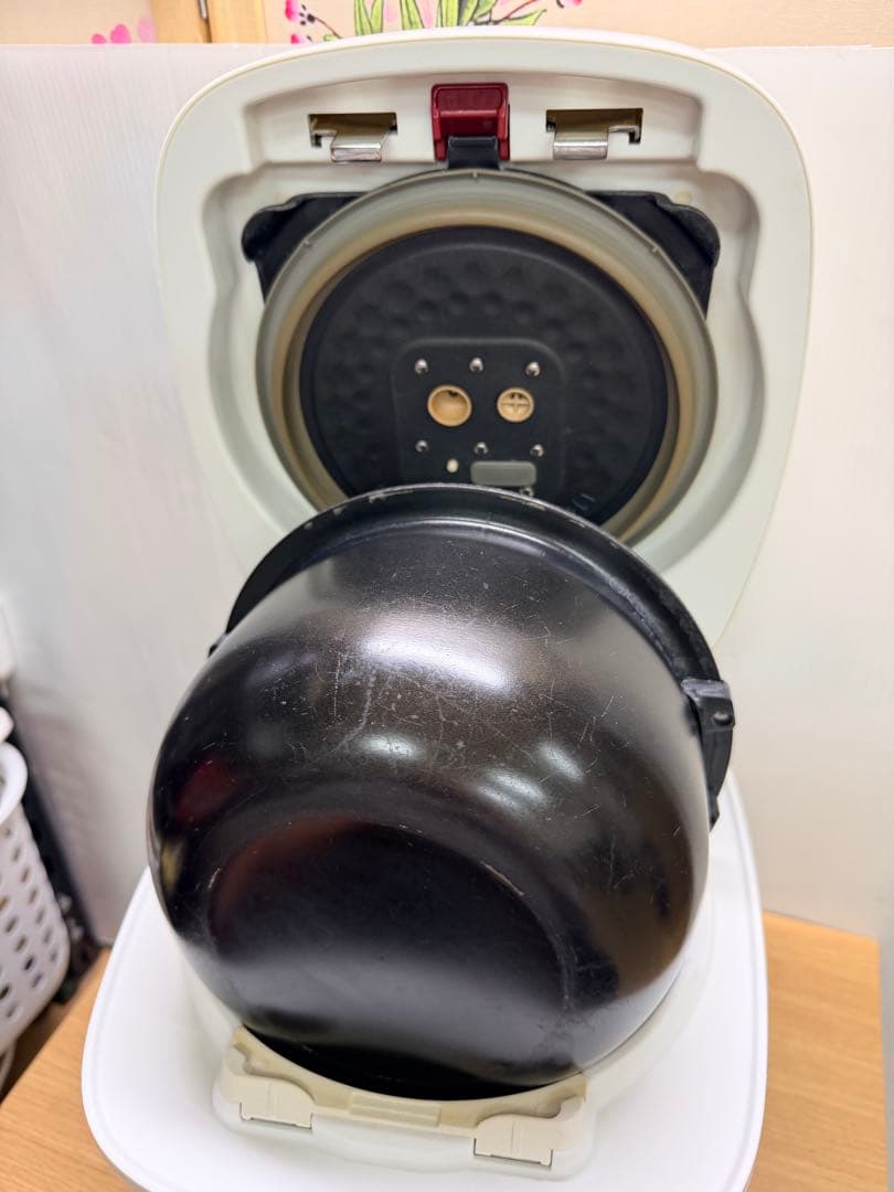 タイガー 炊飯器 JPB-R100 5.5合 圧力IH ホワイト 2016年製