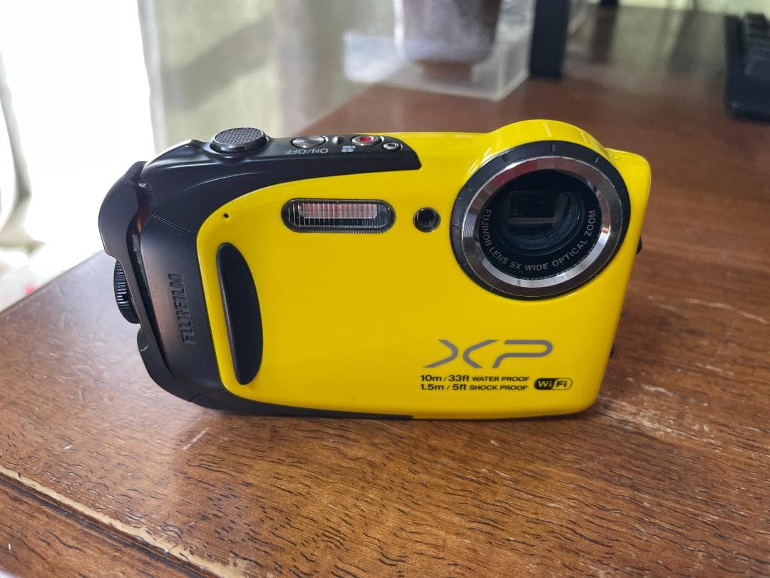 Fujifilm XP70 防水デジタルカメラ (SDカード、新品バッテリー付)