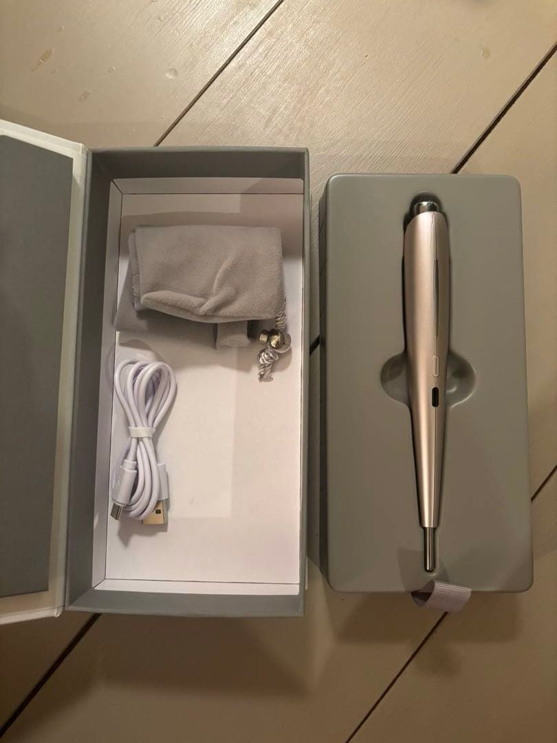 ⚠️訳あり　STELLA BEAUTE Rin 美顔器　台座（新品）付き