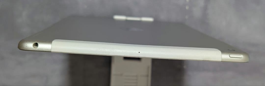 iPad第7世代 32GB シルバーSIMフリーモデル