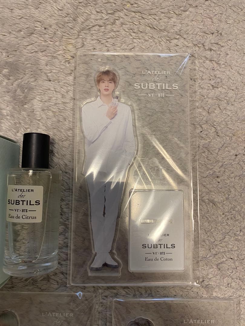 【BTS】香水セット6本 +メンバーアクリルスタンド7枚+化粧品