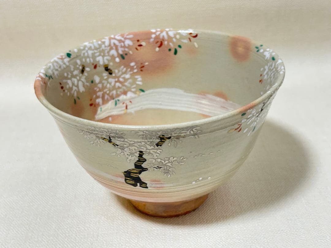 松坂萬古 佐久間勝山造 色絵桜花茶碗 桐共箱 布付