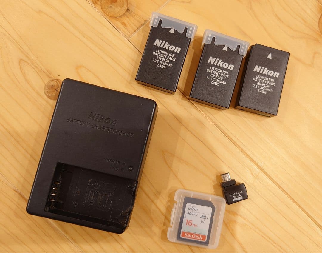 バッテリー3個SDカード16GB付きNIKON 1 S1 レンズ２本キットピンク