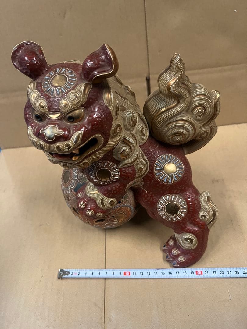 獅子の陶器置物