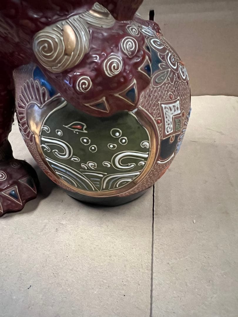 獅子の陶器置物