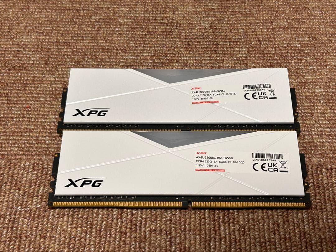 XPG DDR4 16GB メモリー RGB ホワイト AX4U32008G16