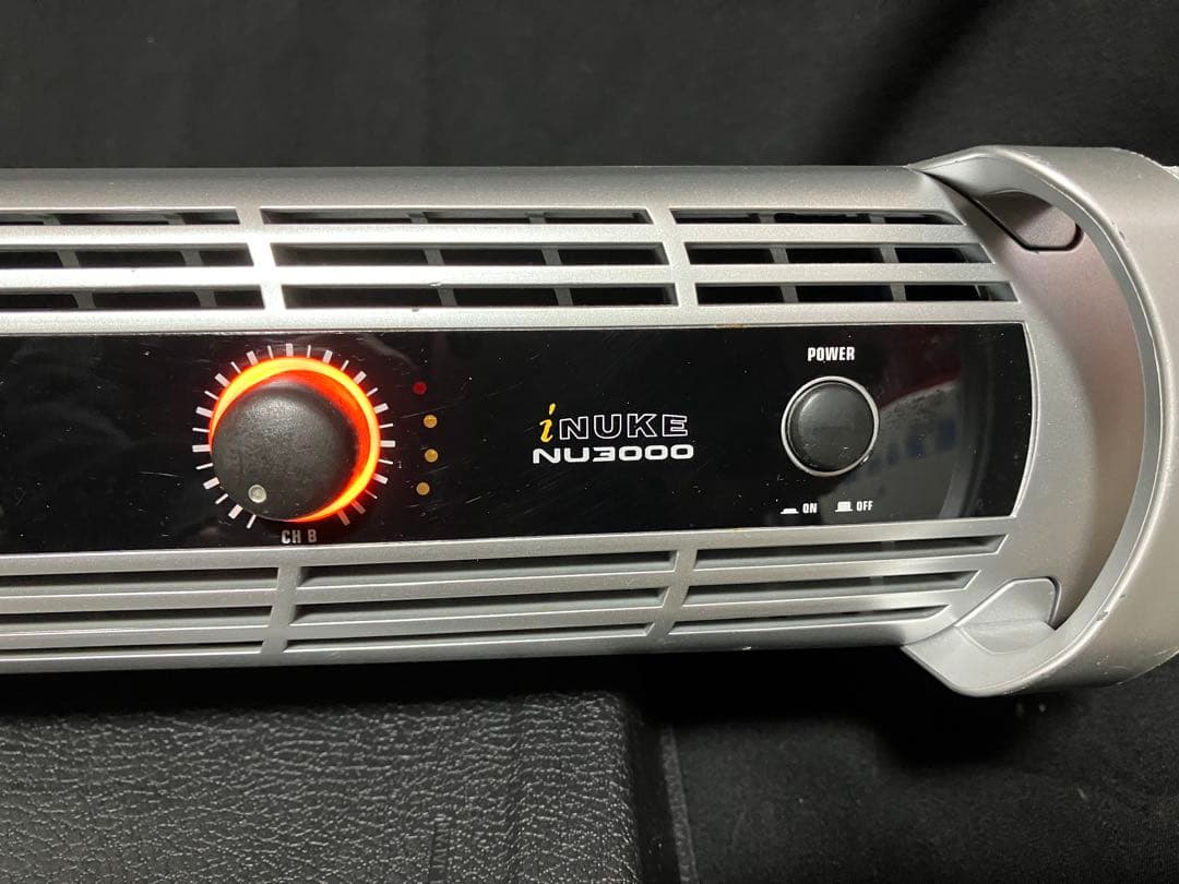 Behringer iNUKE NU3000 パワーアンプ