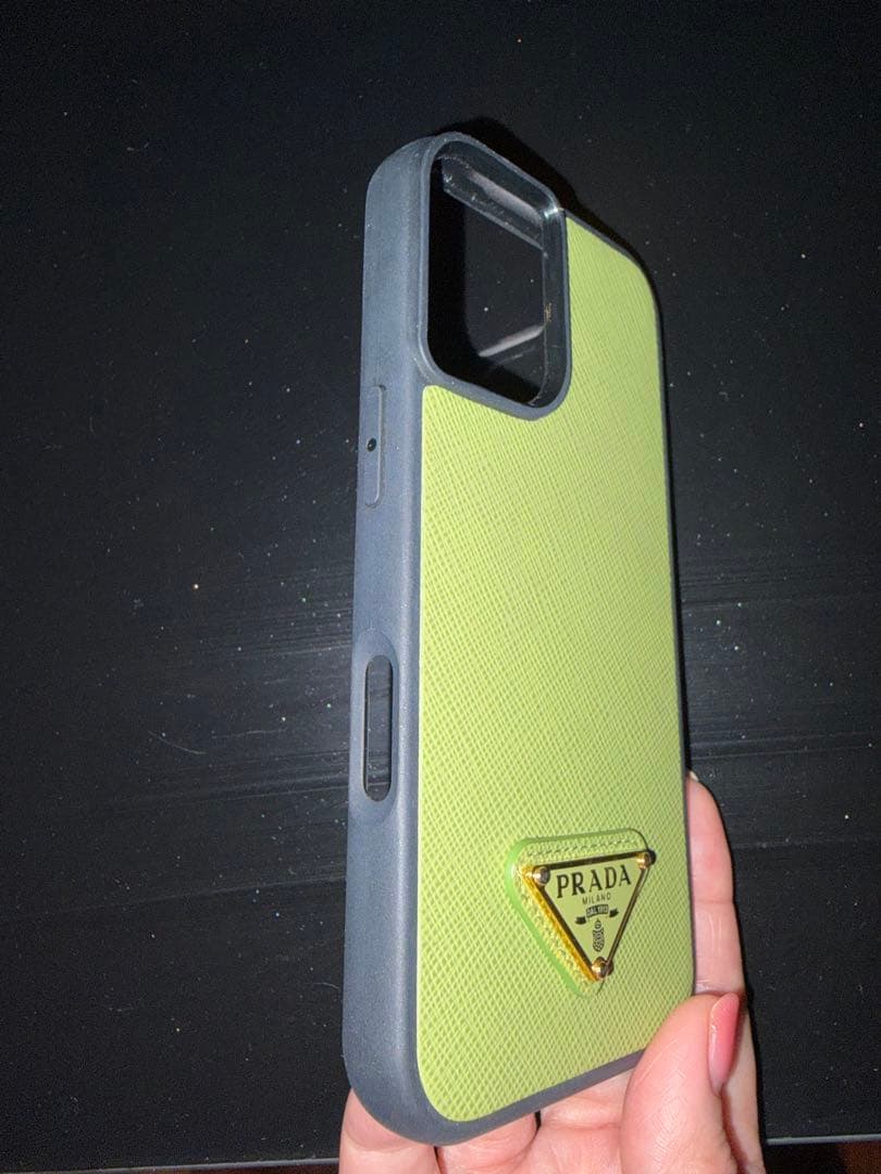 PRADA iPhone16ケース　グリーン　iPhone16 プラダ　カバー