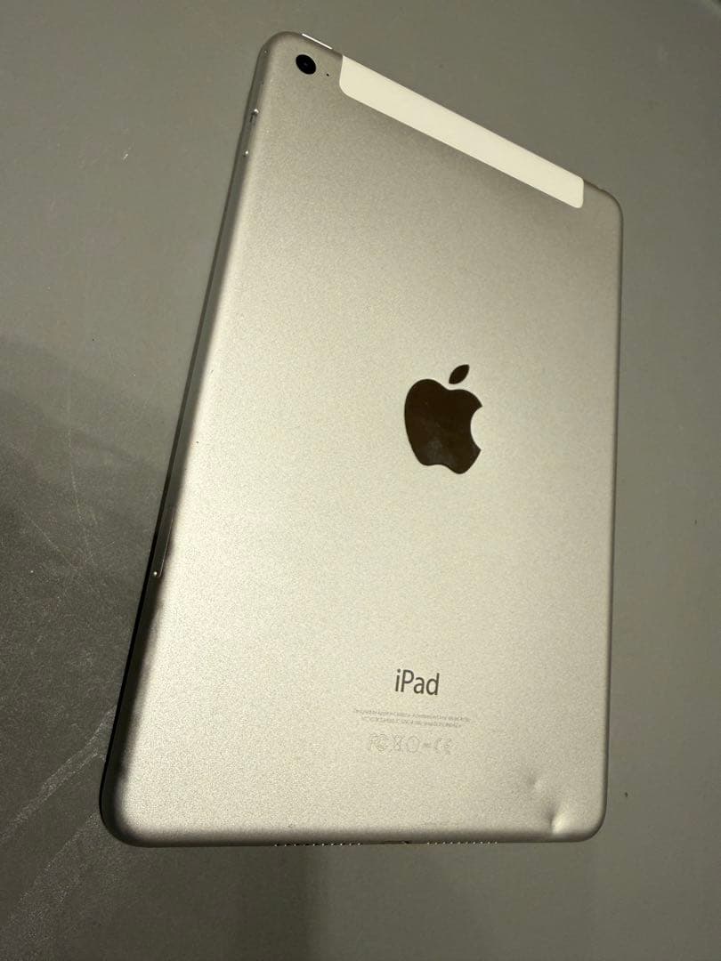 Apple iPad mini4シルバー 本体とアクセサリー等