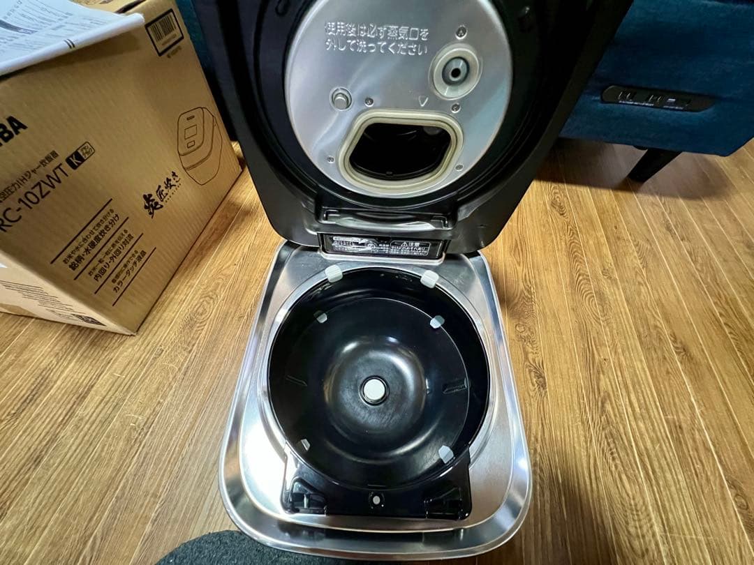 東芝 真空圧力IHジャー炊飯器 RC-10ZWT 5.5合炊き ブラック 中古