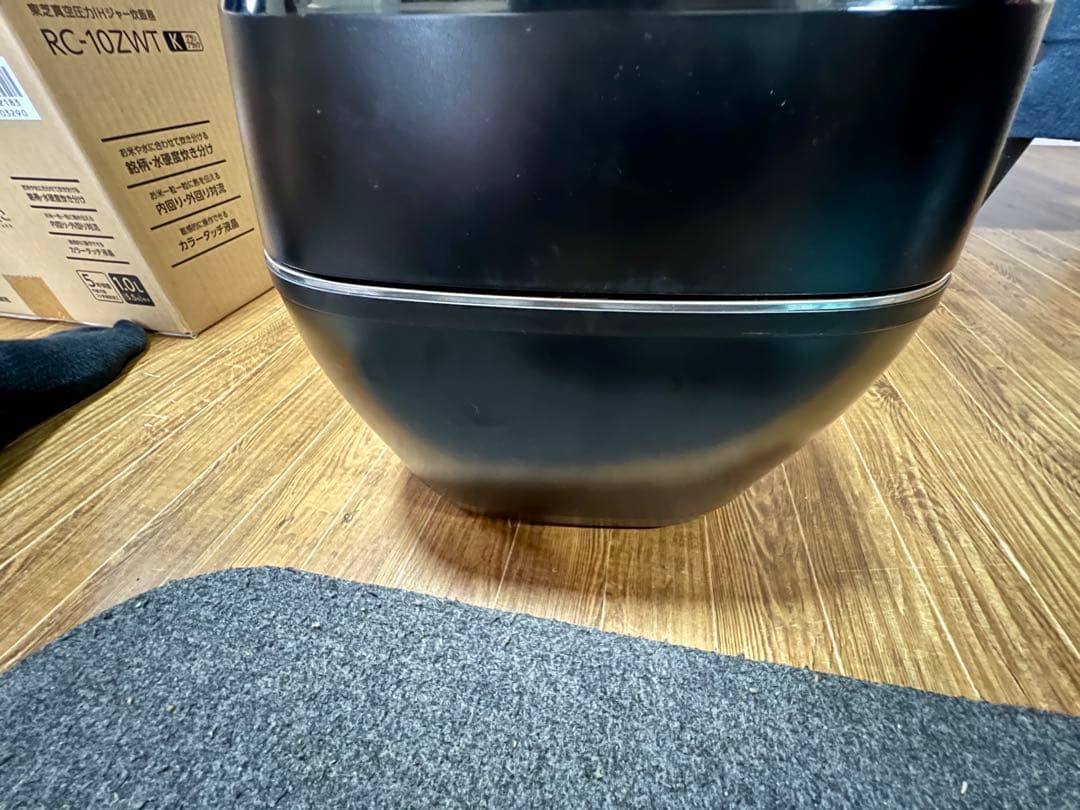 東芝 真空圧力IHジャー炊飯器 RC-10ZWT 5.5合炊き ブラック 中古