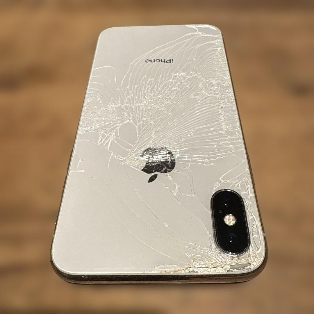 iPhone X シルバー 背面ひび割れあり