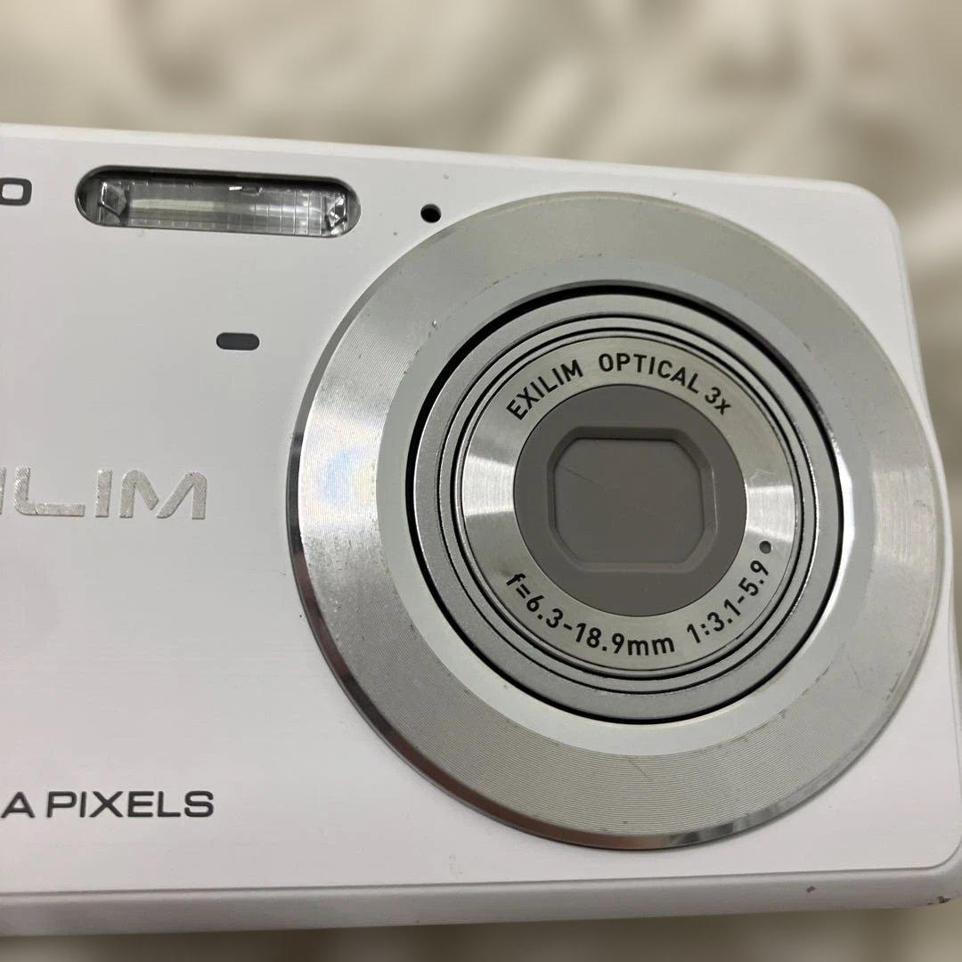 Casio EXLIM EX-Z77 コンパクトデジタルカメラ　ホワイト