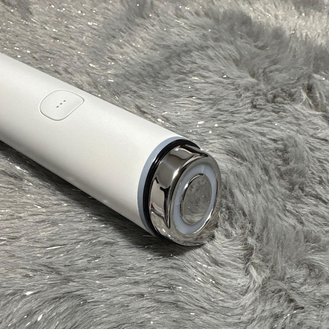 medicube メディキューブ　ブースタープロミニ　ホワイト　美顔器
