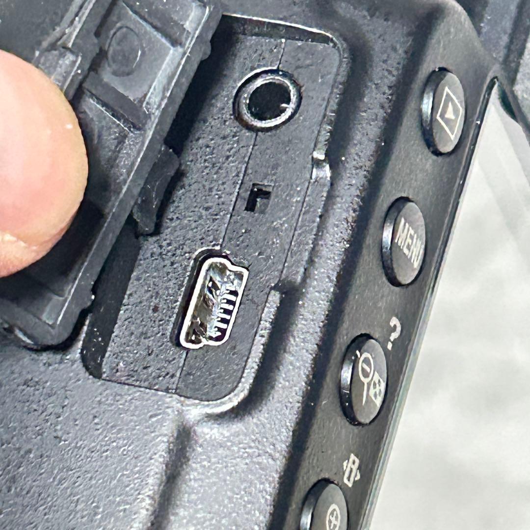 【動作品　美品】Nikon D3000 レンズキット　シャッター回数:2172