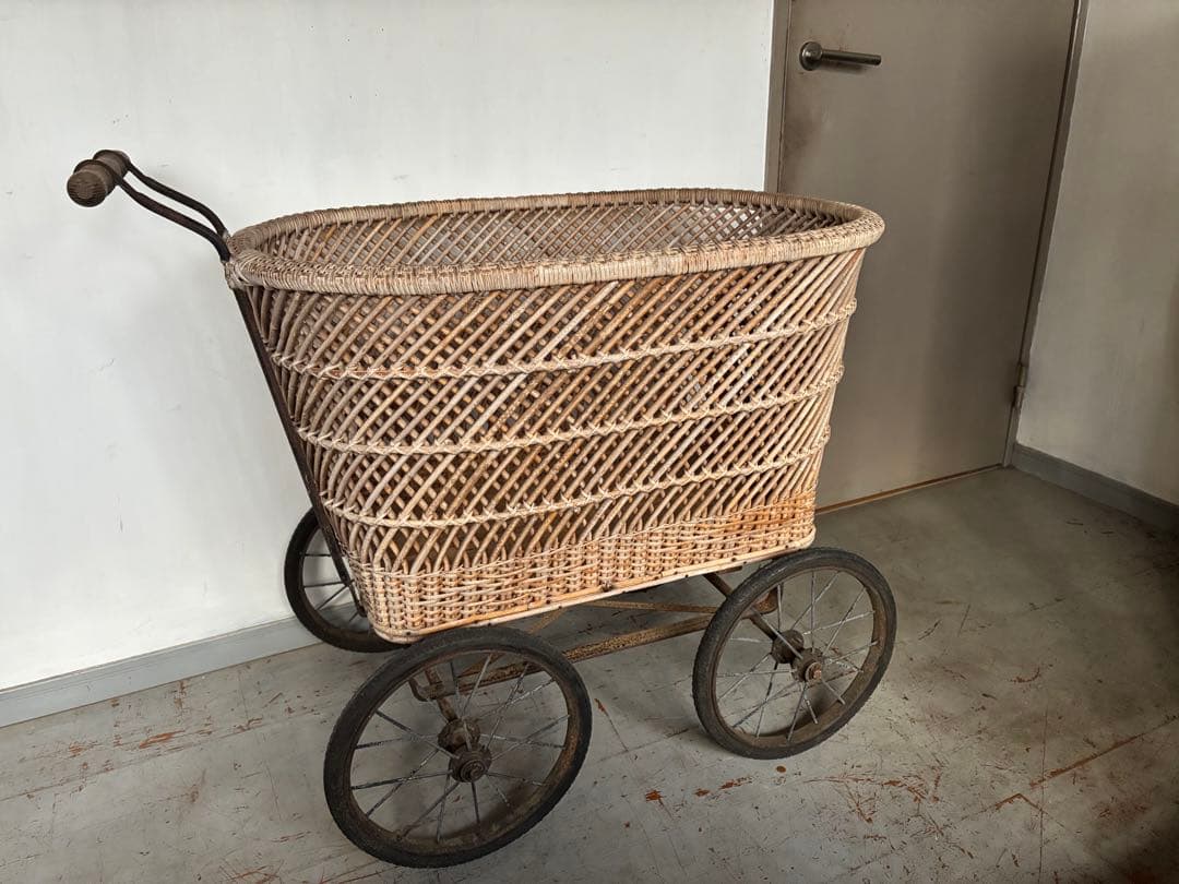 りんりん　シャビーシック　乳母車　花籠　店舗什器　ヴィンテージ　古道具