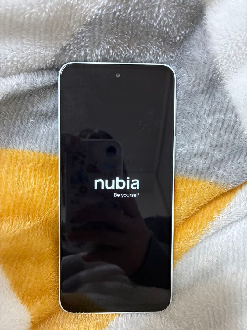 Nubia スマートフォン ホワイト　SDカード付き