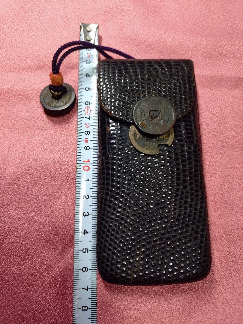 江戸 煙草入れ 本革 龍 古銭 金工 彫刻 本物 天然素材 アンティーク 工芸