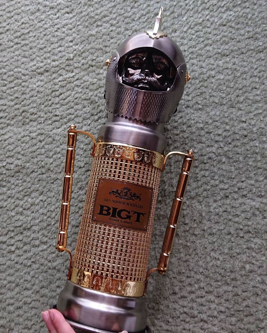BIG\"T\" Gold Label ウイスキーボトルケース 甲冑 アンティーク